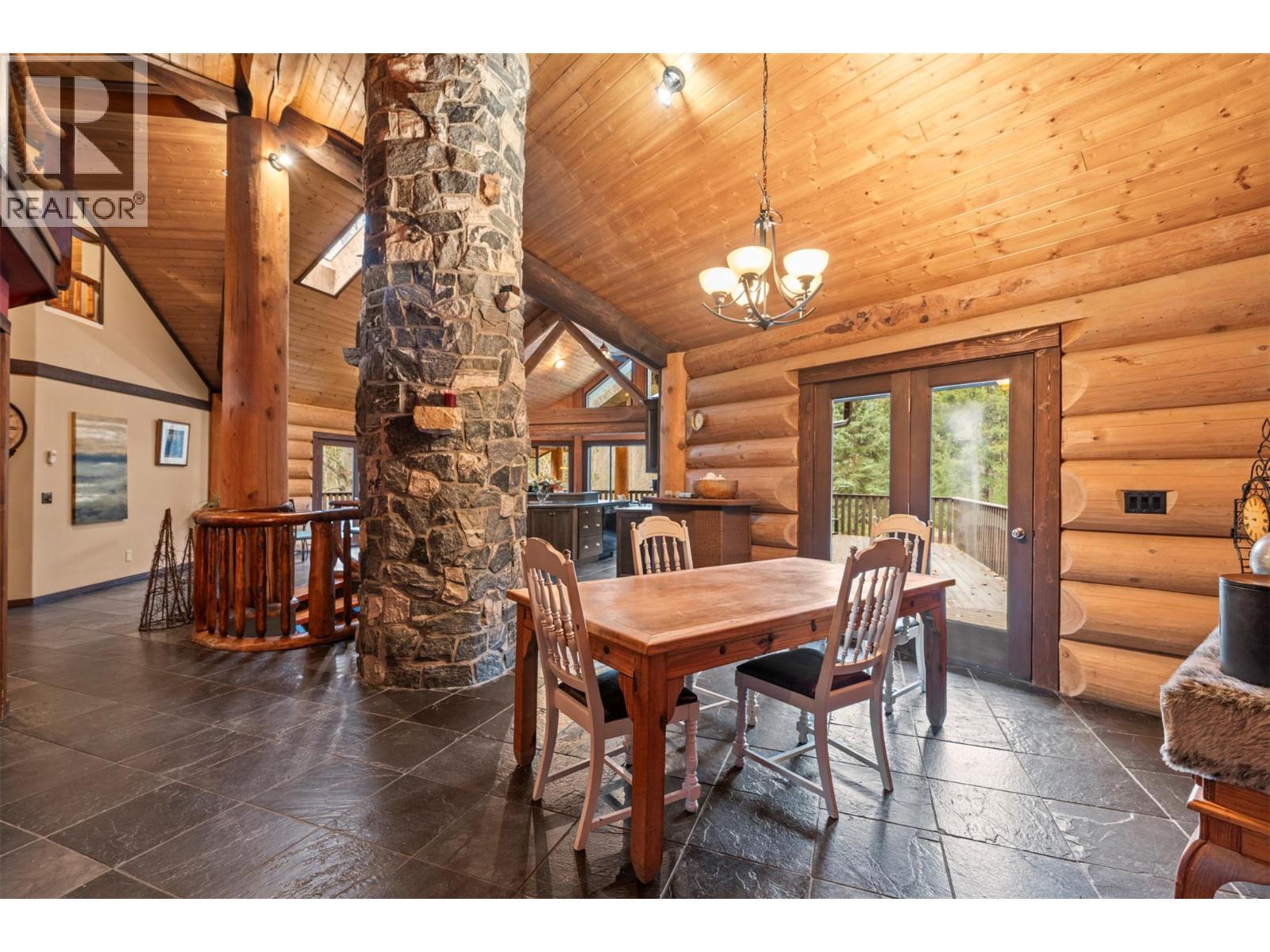 1703 Hillier Road, Sicamous, BC - Indoor Photo Showing Dining Room