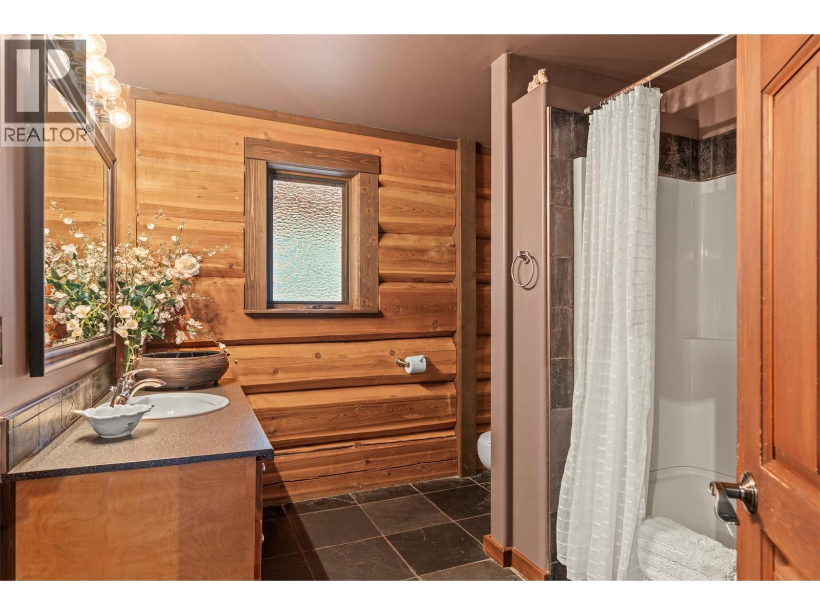 1703 Hillier Road, Sicamous, BC - Indoor Photo Showing Bathroom
