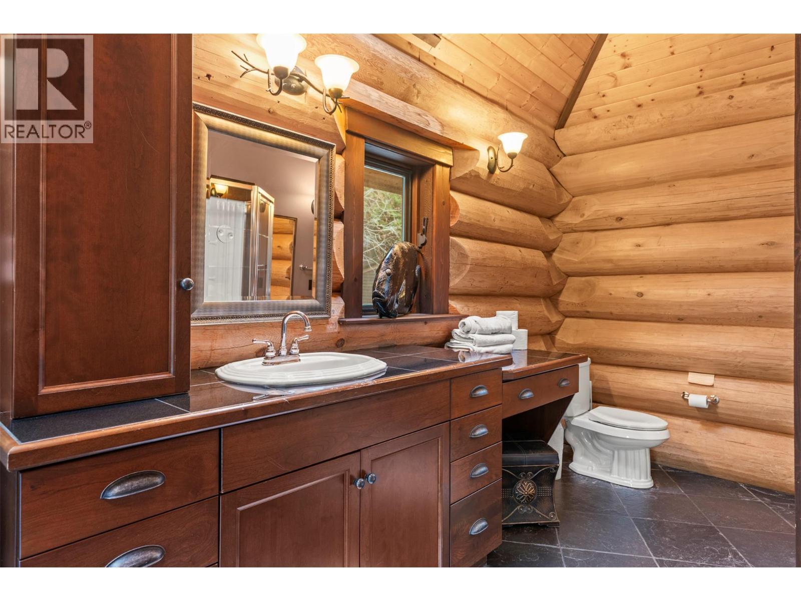 1703 Hillier Road, Sicamous, BC - Indoor Photo Showing Bathroom