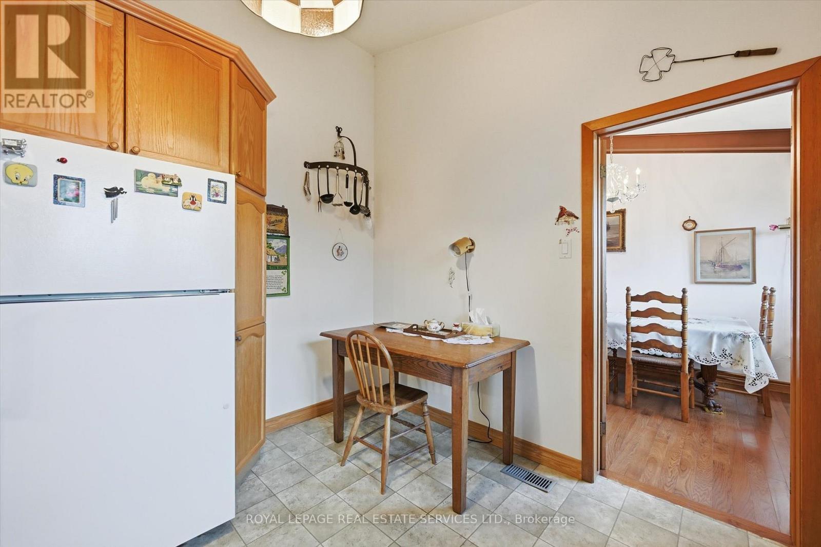 Abundance of Cabinetry in Well-Designed Kitchen - 5089 Meadowhill Road, Burlington, ON - Indoor