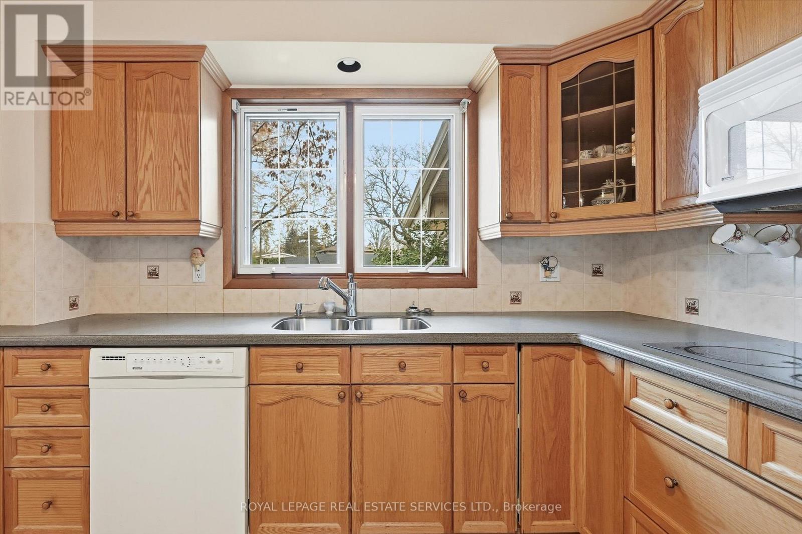 The Kitchen Features Corian Countertops - 5089 Meadowhill Road, Burlington, ON - Indoor Photo Showing Kitchen With Double Sink