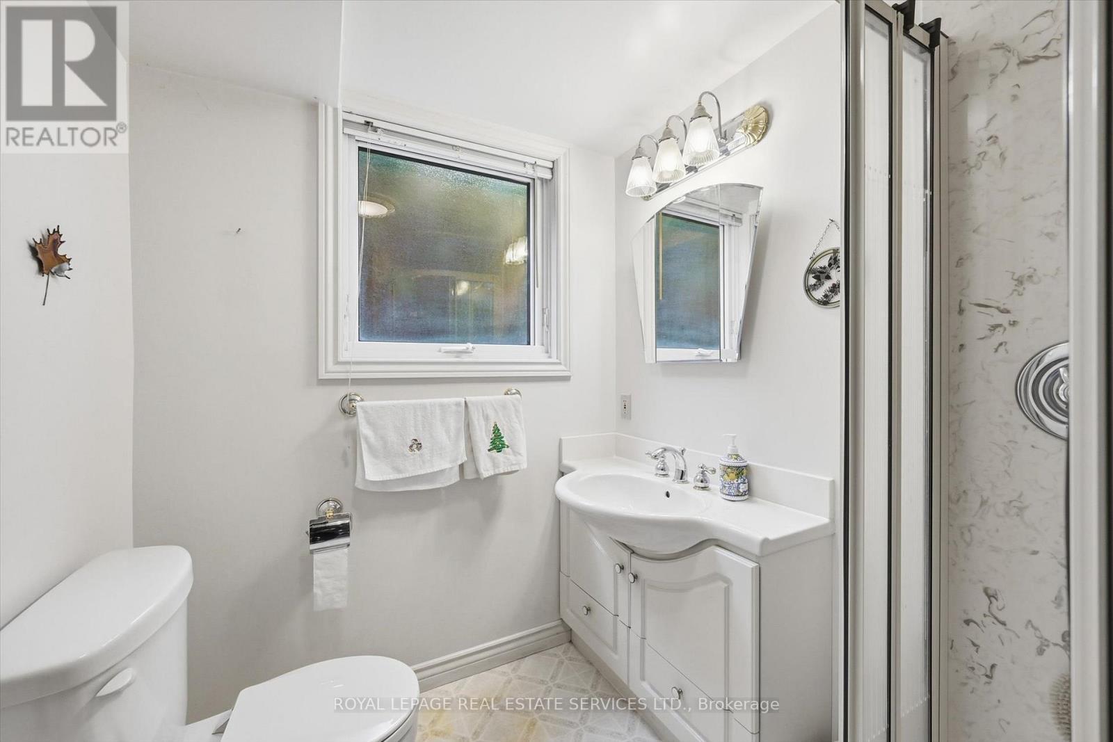 Three-Piece Bathroom - 5089 Meadowhill Road, Burlington, ON - Indoor Photo Showing Bathroom