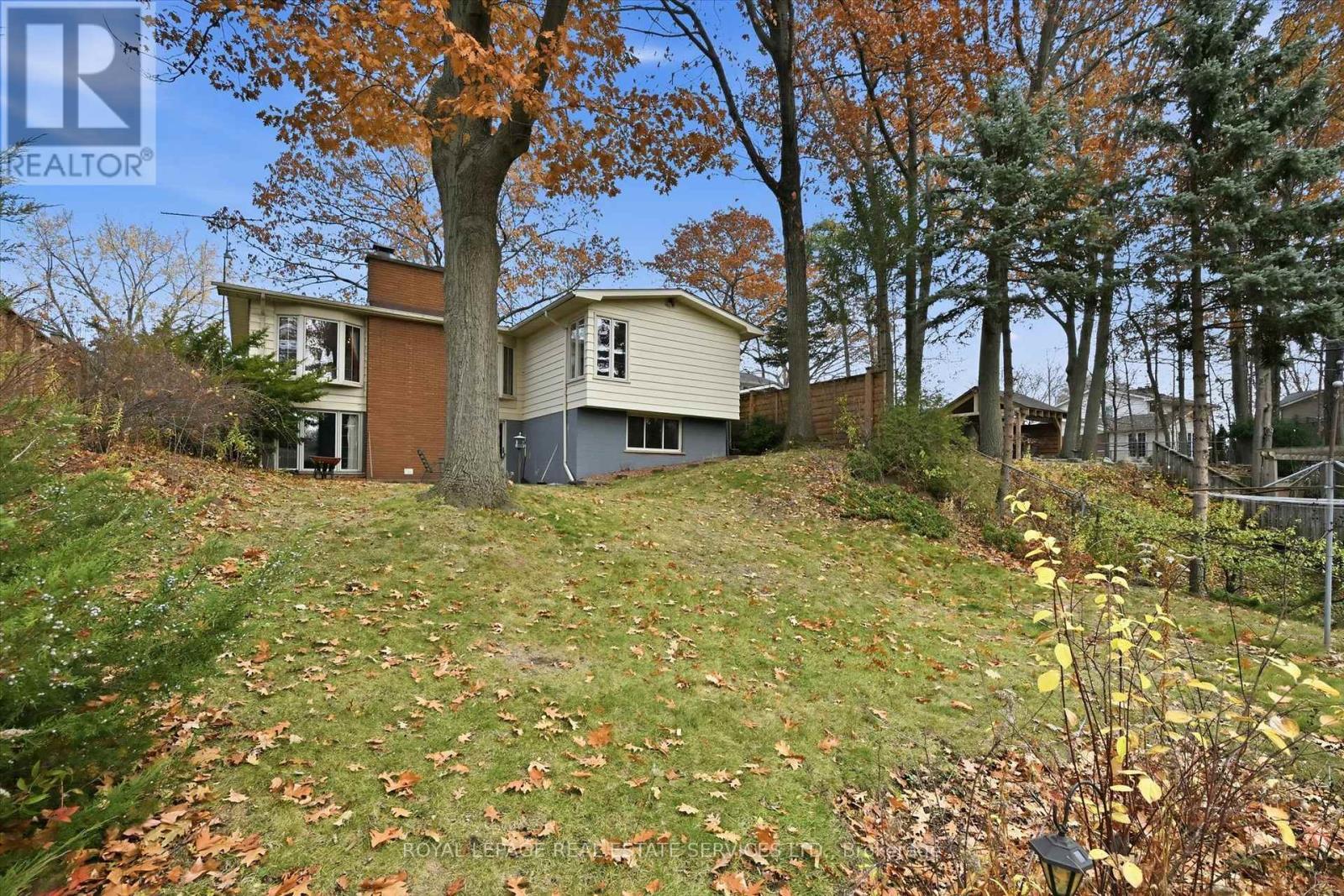 The Fully Fenced Backyard Features Towering Trees - 5089 Meadowhill Road, Burlington, ON - Outdoor