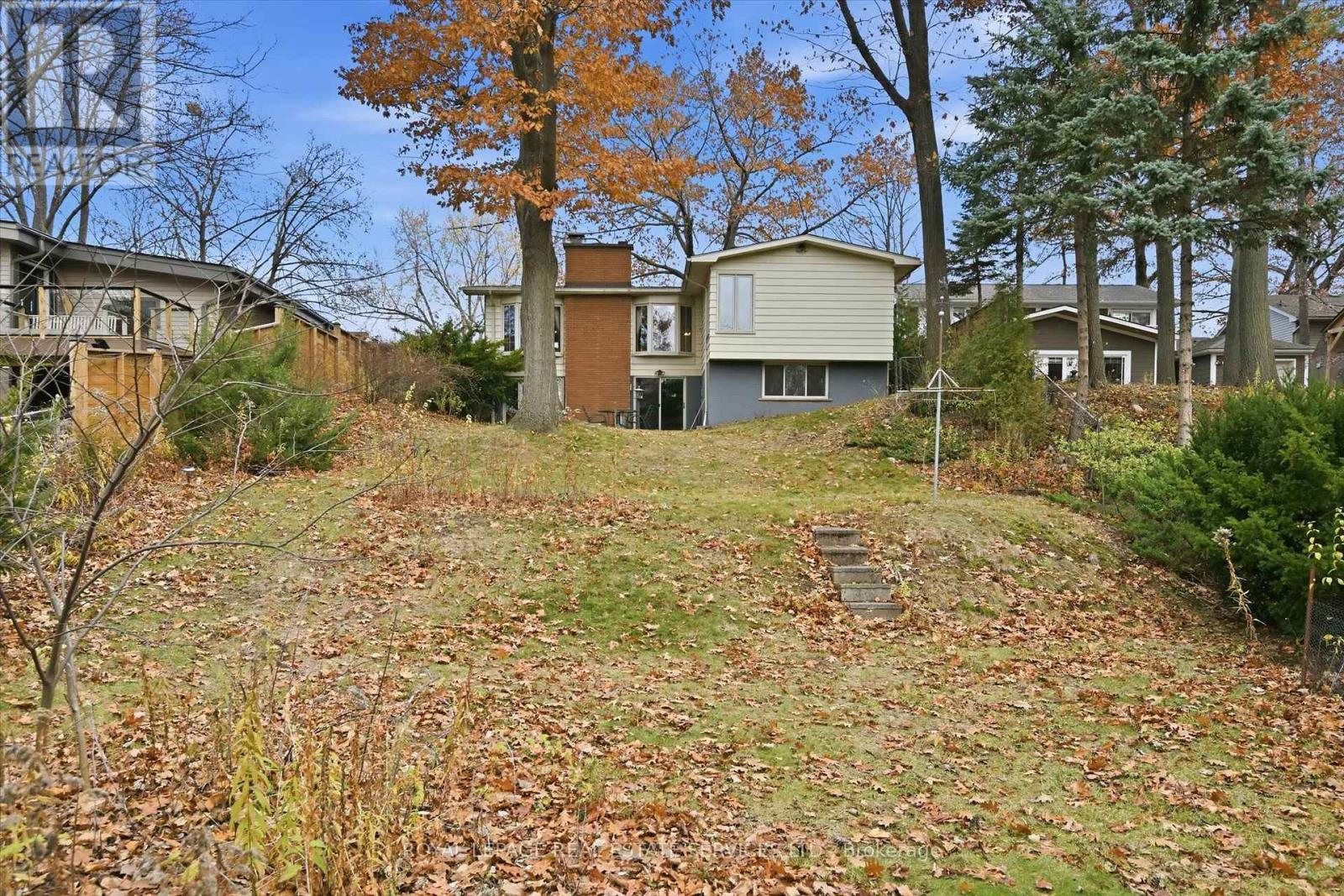 Fully Fenced Backyard Offering Incredible Privacy - 5089 Meadowhill Road, Burlington, ON - Outdoor