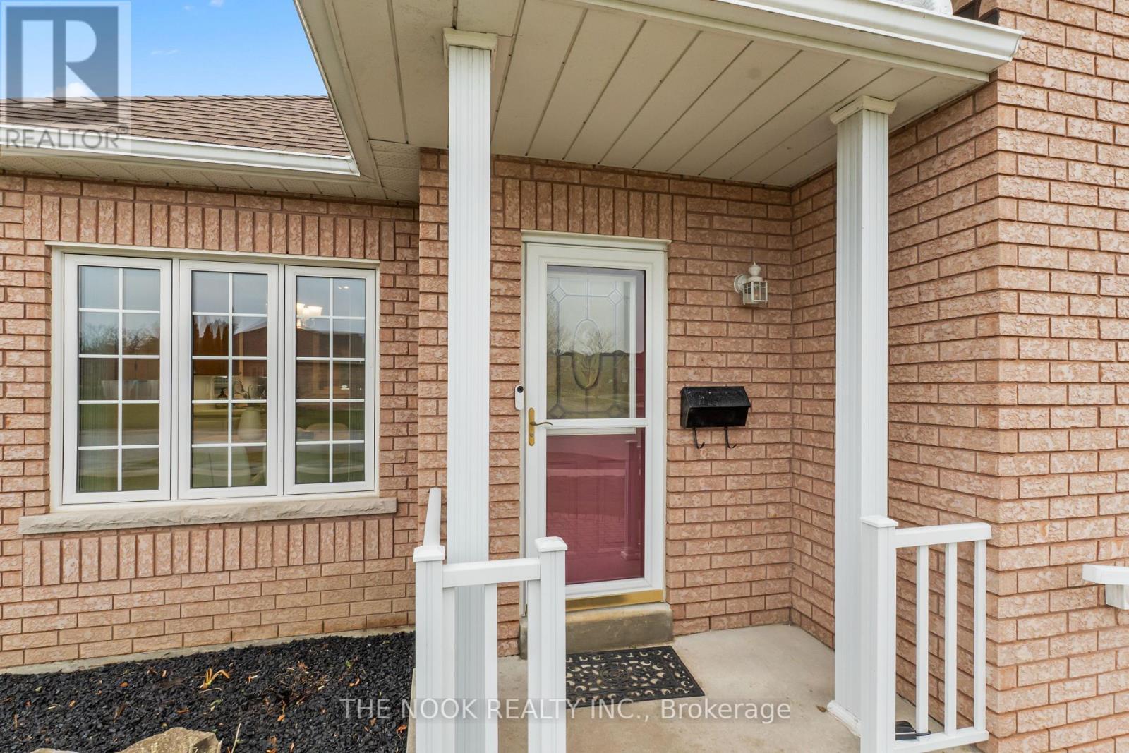 79 South Garden Court, Scugog (Port Perry), ON - Outdoor With Exterior