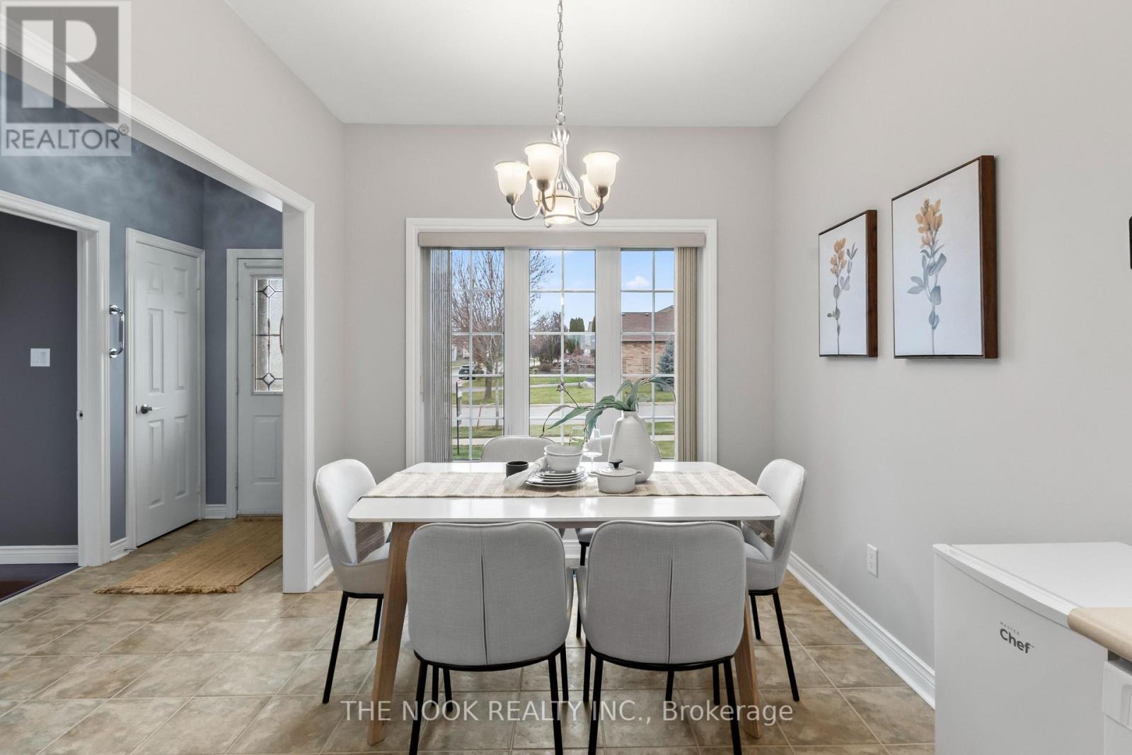 79 South Garden Court, Scugog (Port Perry), ON - Indoor Photo Showing Dining Room