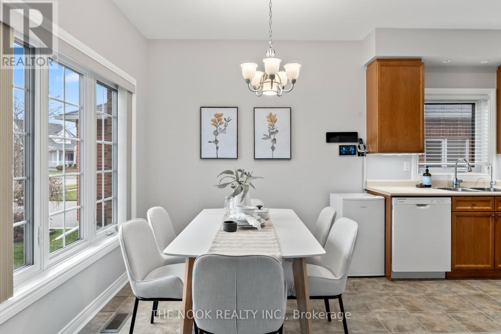 79 South Garden Court, Scugog (Port Perry), ON - Indoor Photo Showing Dining Room