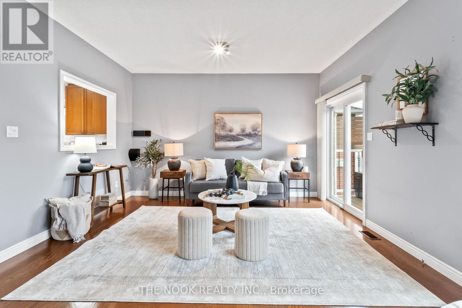79 South Garden Court, Scugog (Port Perry), ON - Indoor Photo Showing Living Room