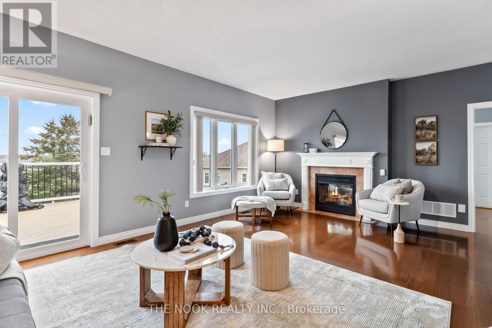 79 South Garden Court, Scugog (Port Perry), ON - Indoor Photo Showing Living Room With Fireplace