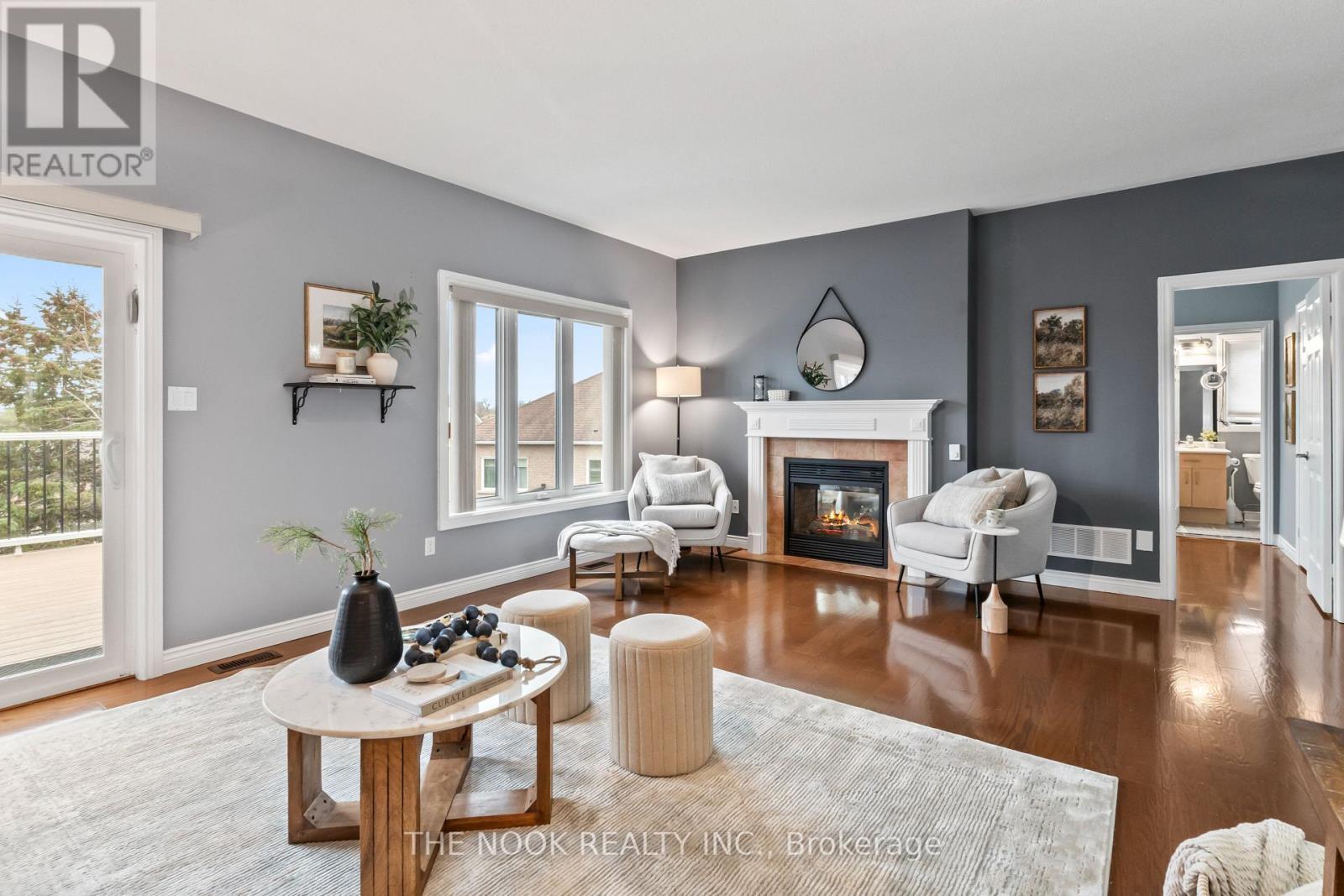 79 South Garden Court, Scugog (Port Perry), ON - Indoor Photo Showing Living Room With Fireplace