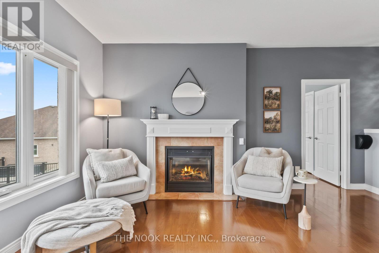 79 South Garden Court, Scugog (Port Perry), ON - Indoor Photo Showing Living Room With Fireplace