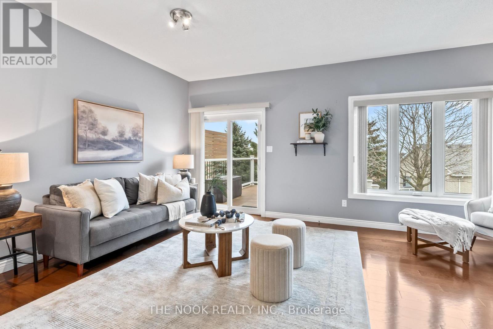 79 South Garden Court, Scugog (Port Perry), ON - Indoor Photo Showing Living Room