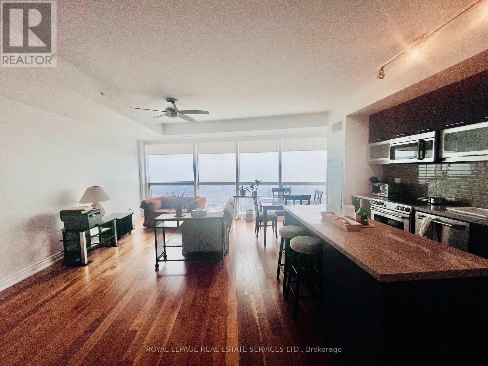 6514 - 388 Yonge Street, Toronto, ON - Indoor Photo Showing Kitchen