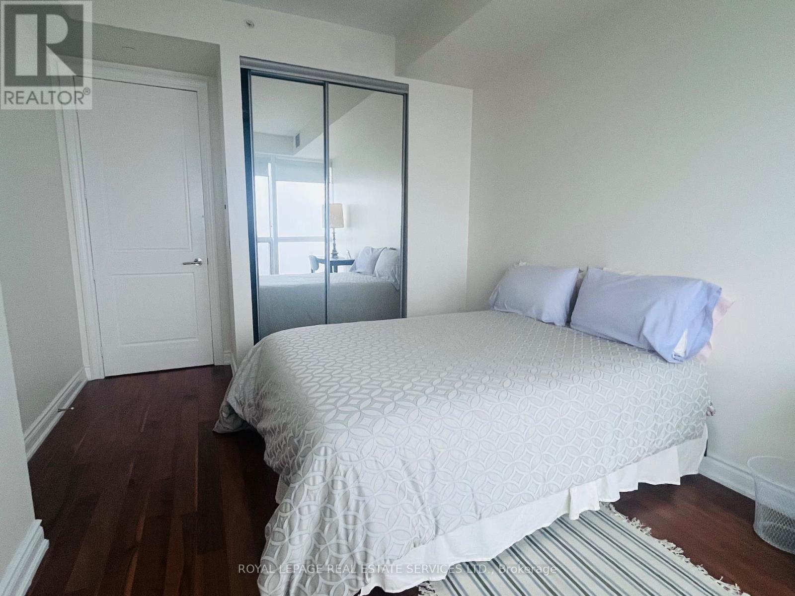 6514 - 388 Yonge Street, Toronto, ON - Indoor Photo Showing Bedroom