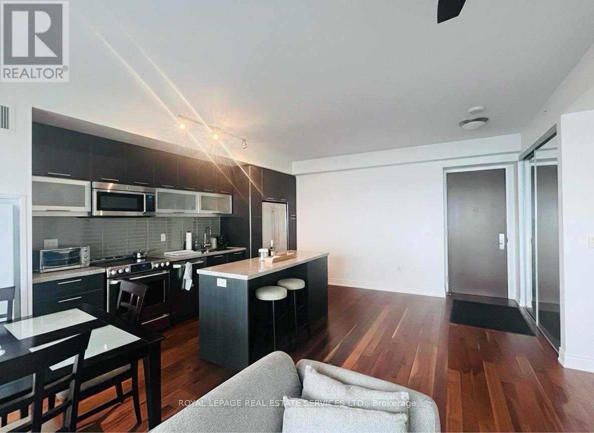 6514 - 388 Yonge Street, Toronto, ON - Indoor Photo Showing Kitchen