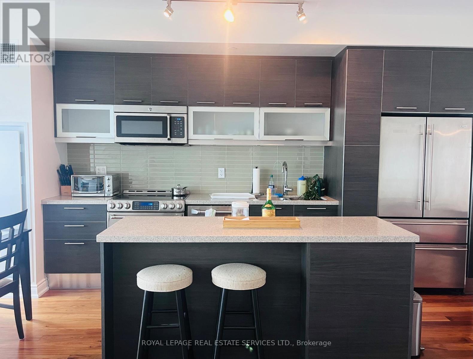 6514 - 388 Yonge Street, Toronto, ON - Indoor Photo Showing Kitchen With Upgraded Kitchen