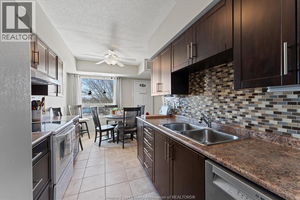 100 Pickering Unit# 403, Amherstburg, ON - Indoor Photo Showing Kitchen With Double Sink
