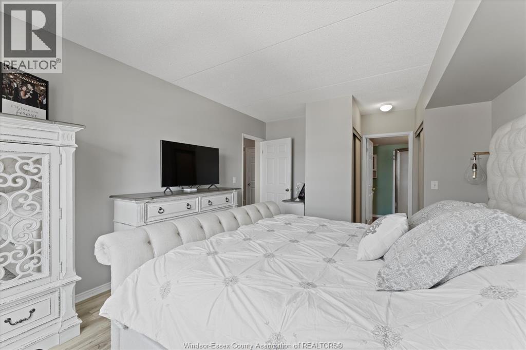 100 Pickering Unit# 403, Amherstburg, ON - Indoor Photo Showing Bedroom