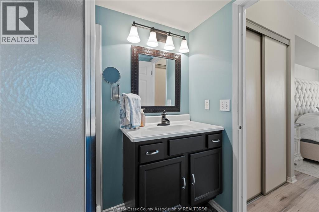 100 Pickering Unit# 403, Amherstburg, ON - Indoor Photo Showing Bathroom