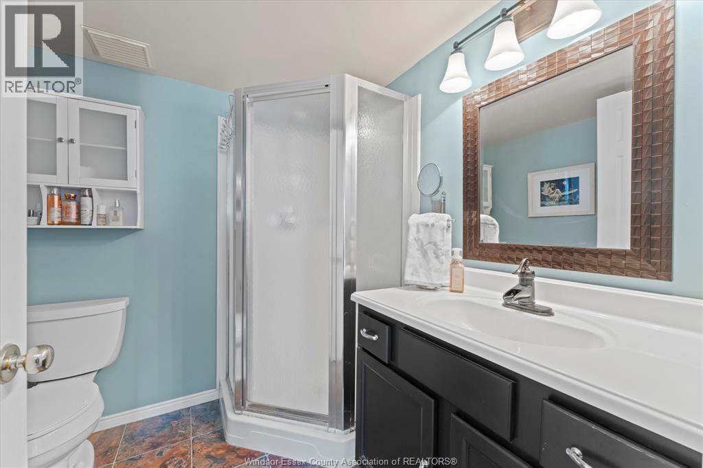 100 Pickering Unit# 403, Amherstburg, ON - Indoor Photo Showing Bathroom