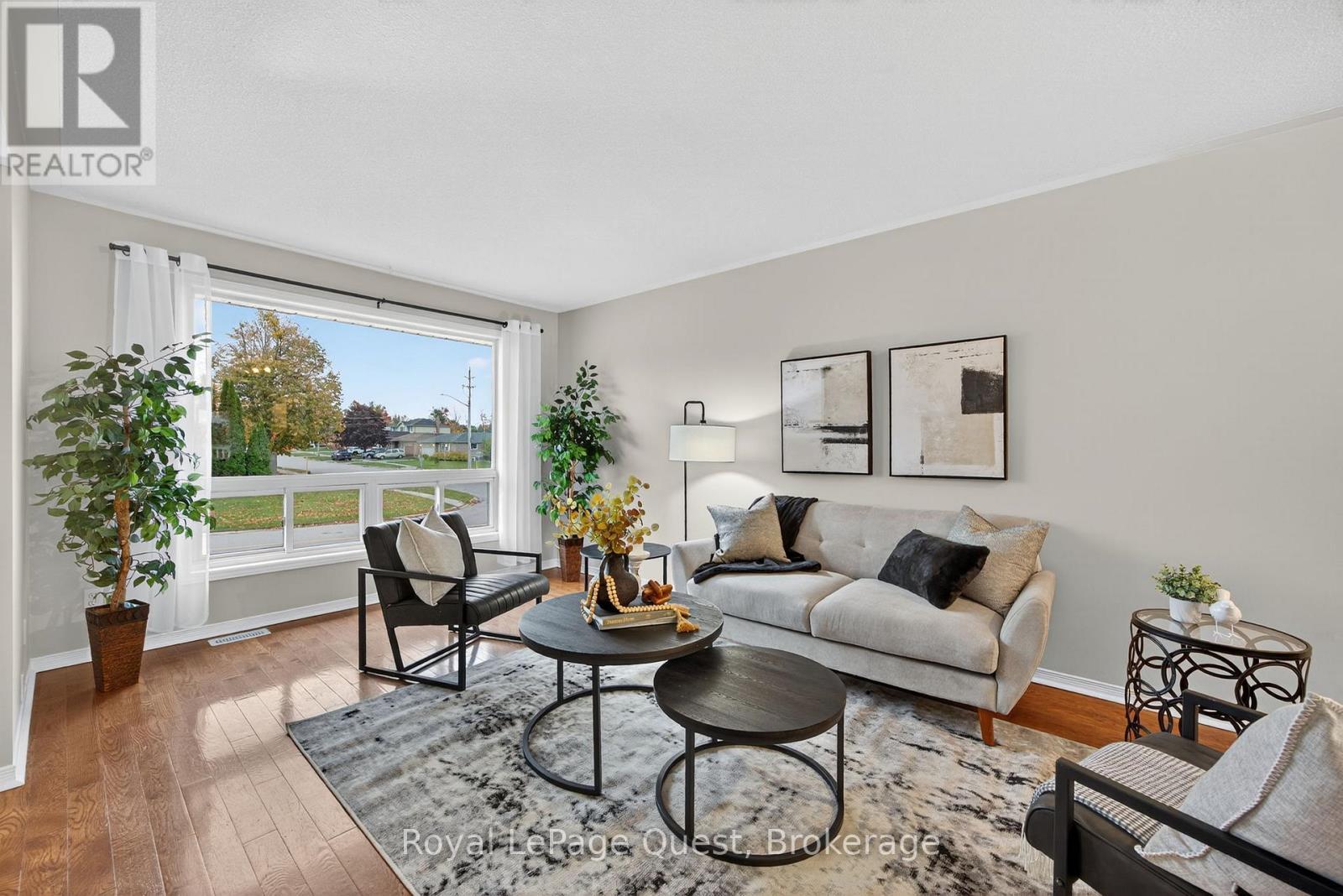42 Jordon Crescent, Orillia, ON - Indoor Photo Showing Living Room