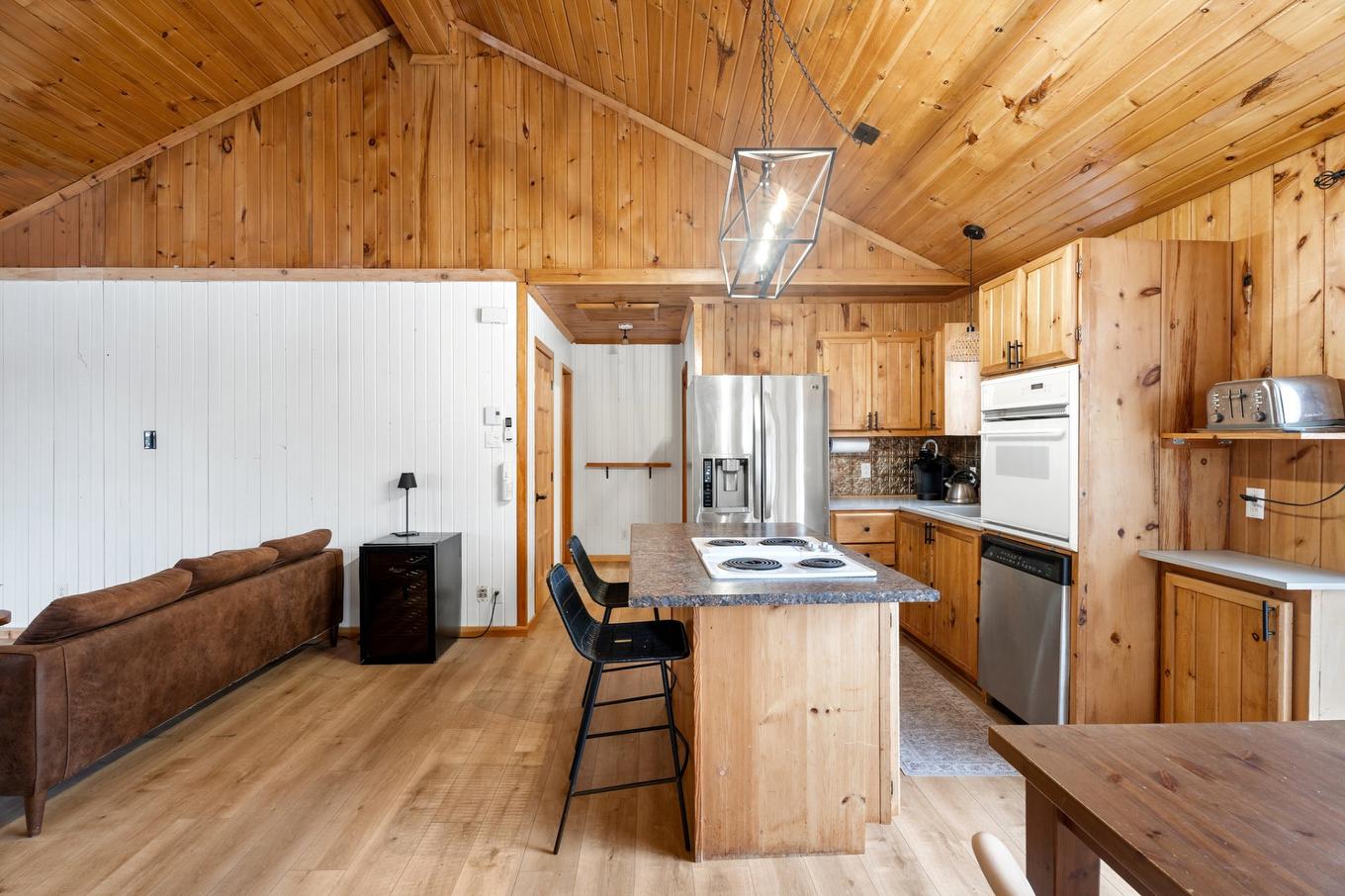 Overall view - 670 Rue Des Maisonnettes, Sainte-Adèle, QC - Indoor Photo Showing Kitchen
