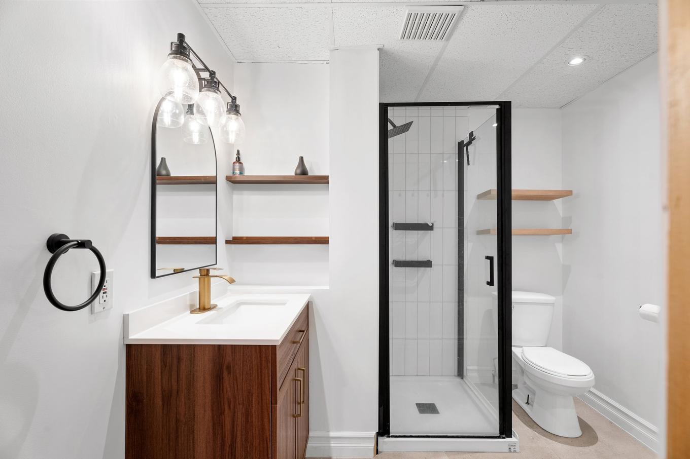 Bathroom - 670 Rue Des Maisonnettes, Sainte-Adèle, QC - Indoor Photo Showing Bathroom