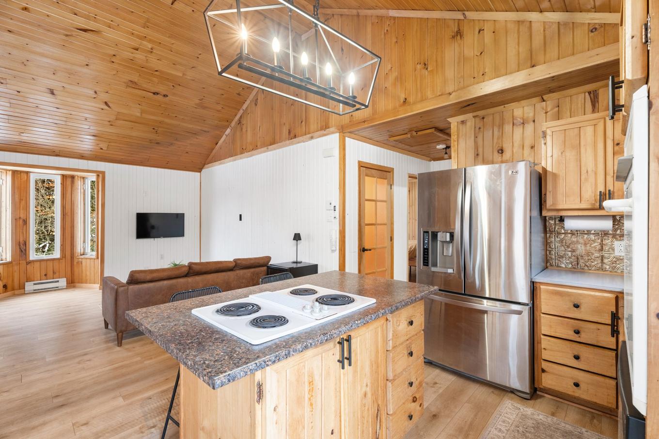 Overall view - 670 Rue Des Maisonnettes, Sainte-Adèle, QC - Indoor Photo Showing Kitchen