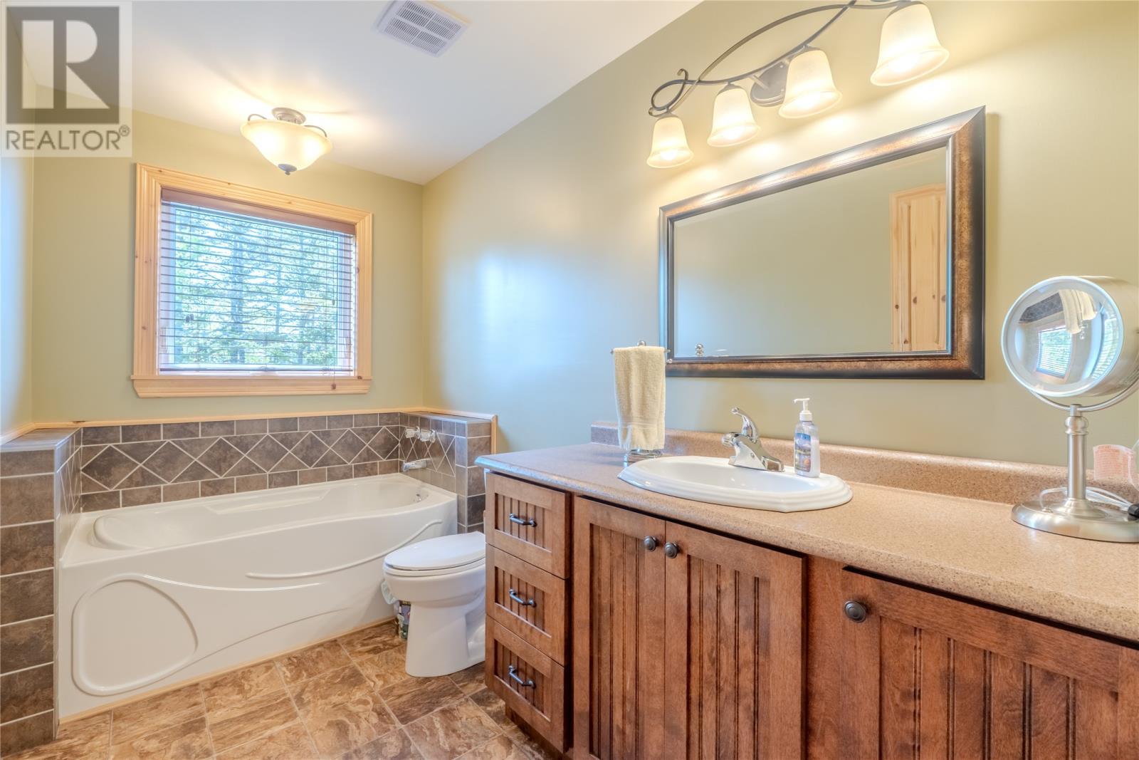 15 Amber Drive, Whitbourne, NL - Indoor Photo Showing Bathroom