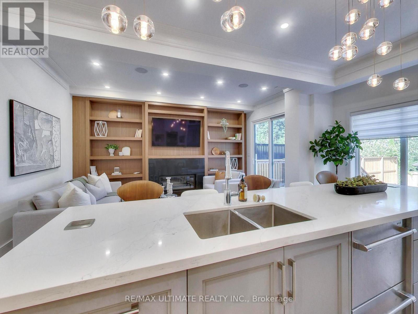 35 Fleming Crescent, Toronto, ON - Indoor Photo Showing Kitchen With Double Sink