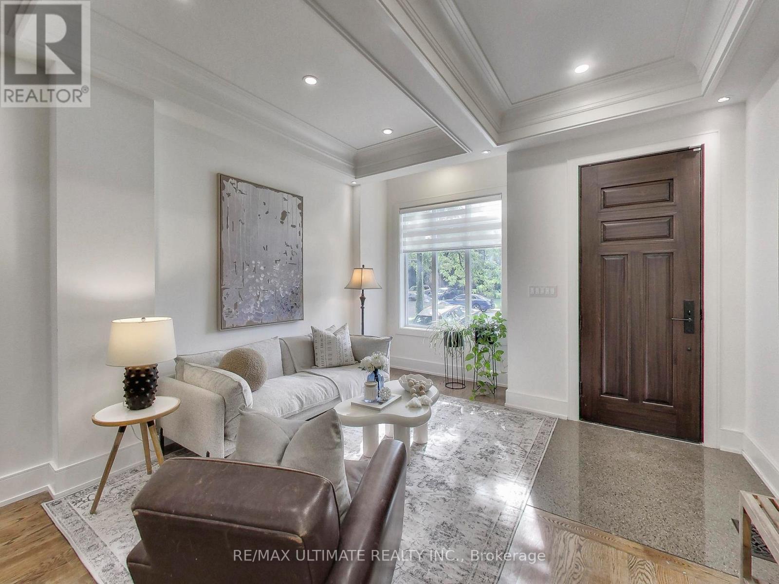 35 Fleming Crescent, Toronto, ON - Indoor Photo Showing Living Room