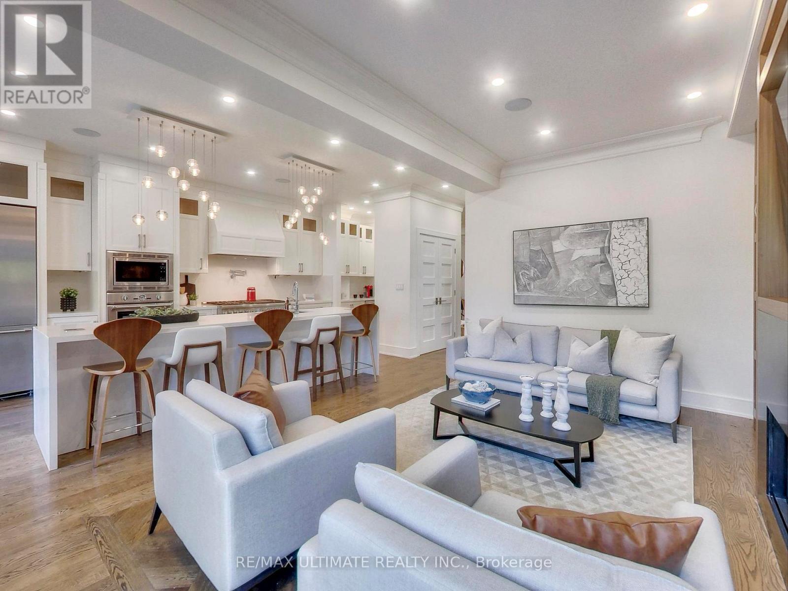 35 Fleming Crescent, Toronto, ON - Indoor Photo Showing Living Room
