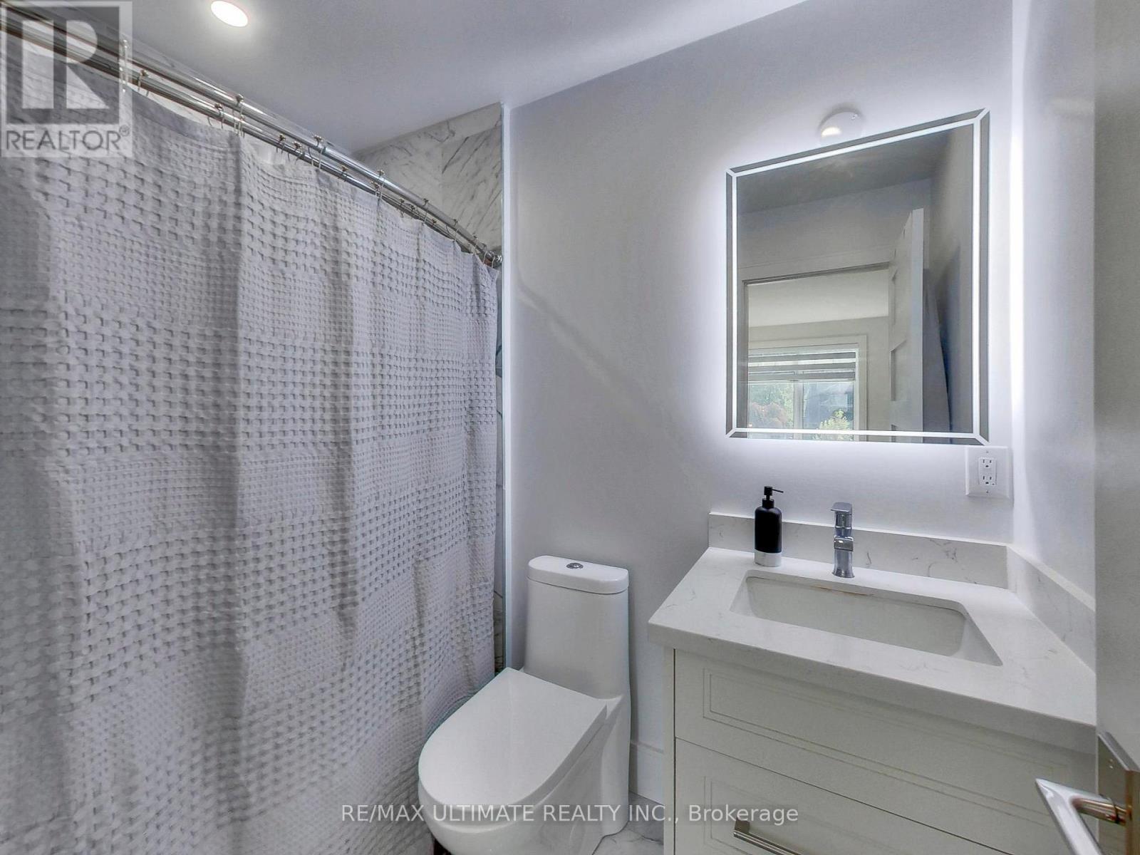 35 Fleming Crescent, Toronto, ON - Indoor Photo Showing Bathroom