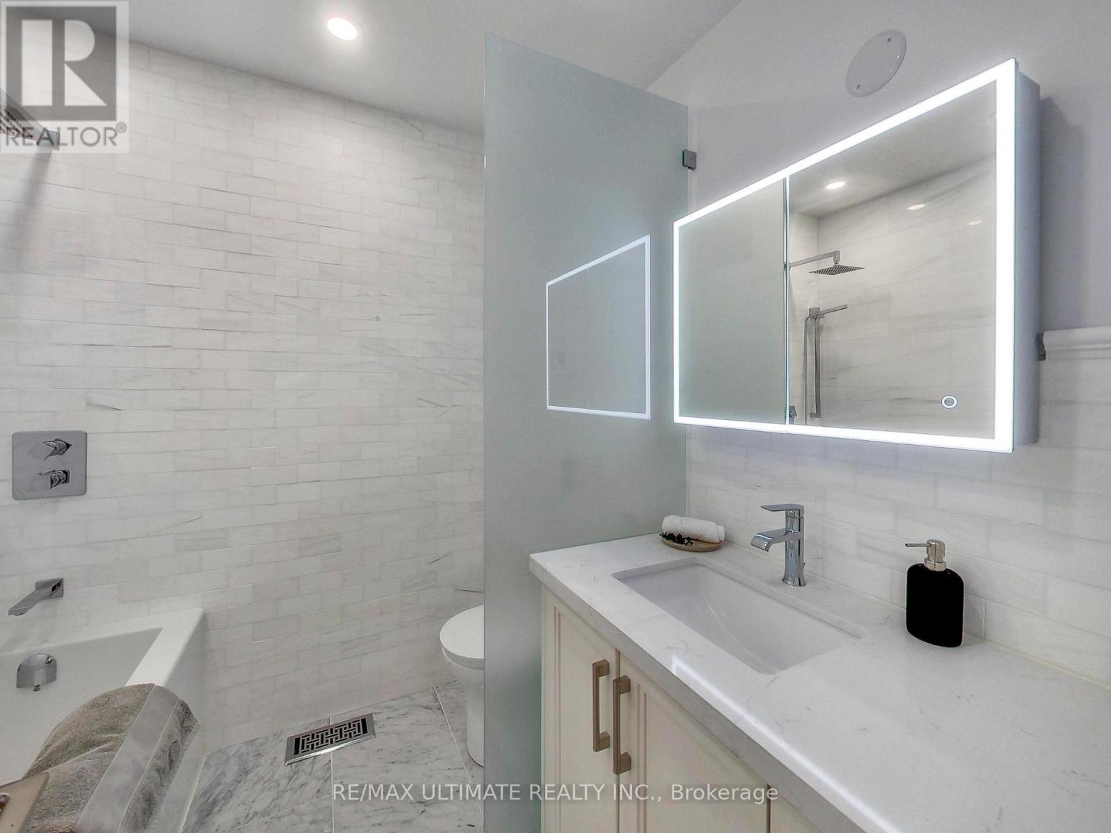 35 Fleming Crescent, Toronto, ON - Indoor Photo Showing Bathroom