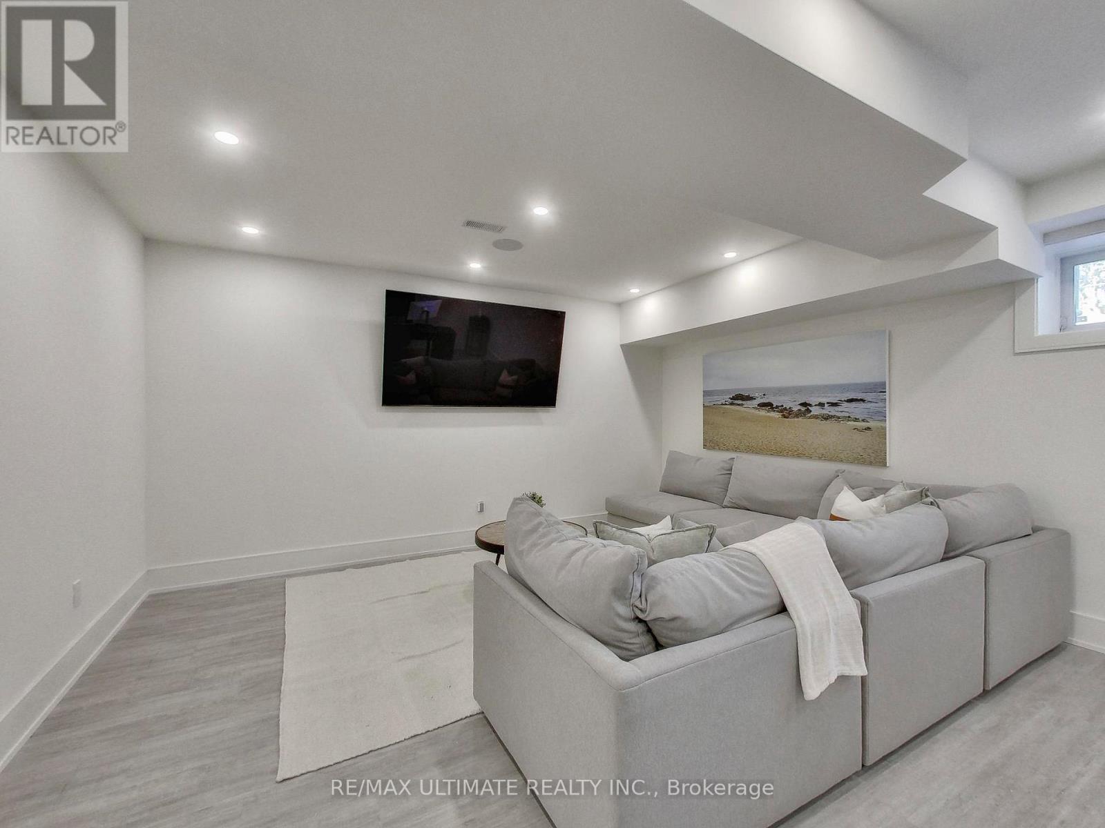 35 Fleming Crescent, Toronto, ON - Indoor