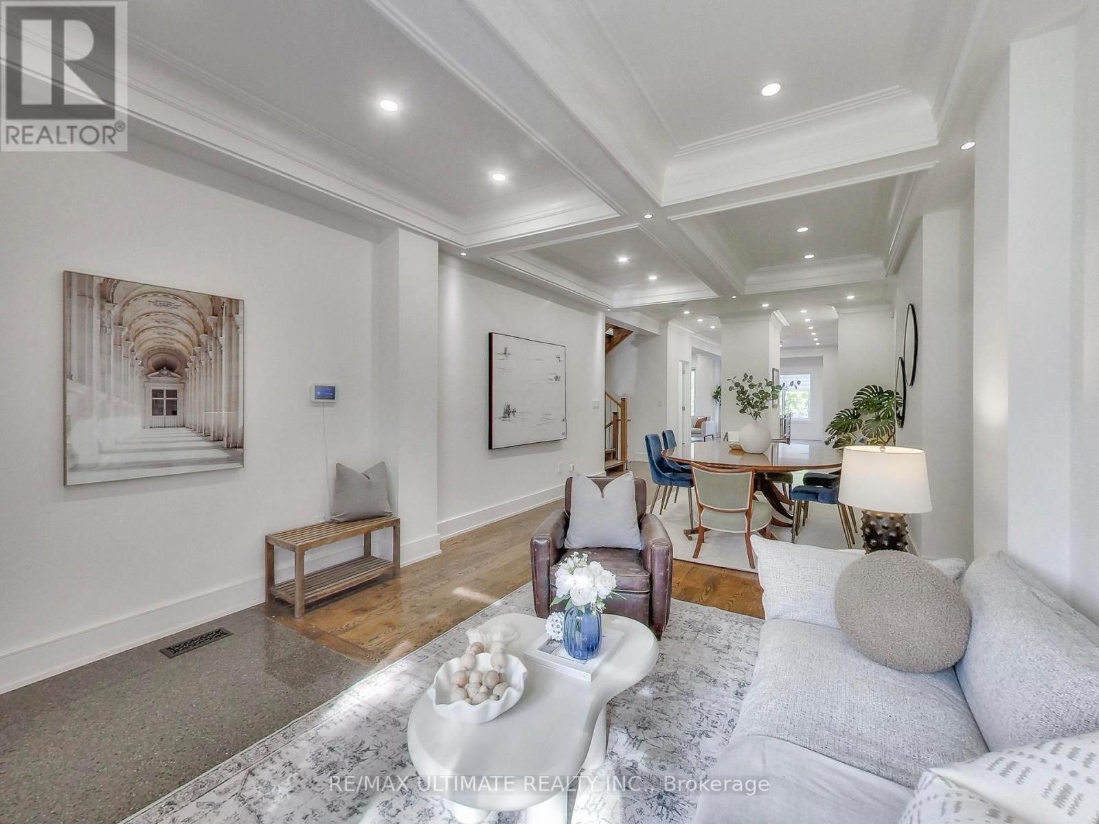 35 Fleming Crescent, Toronto, ON - Indoor Photo Showing Living Room