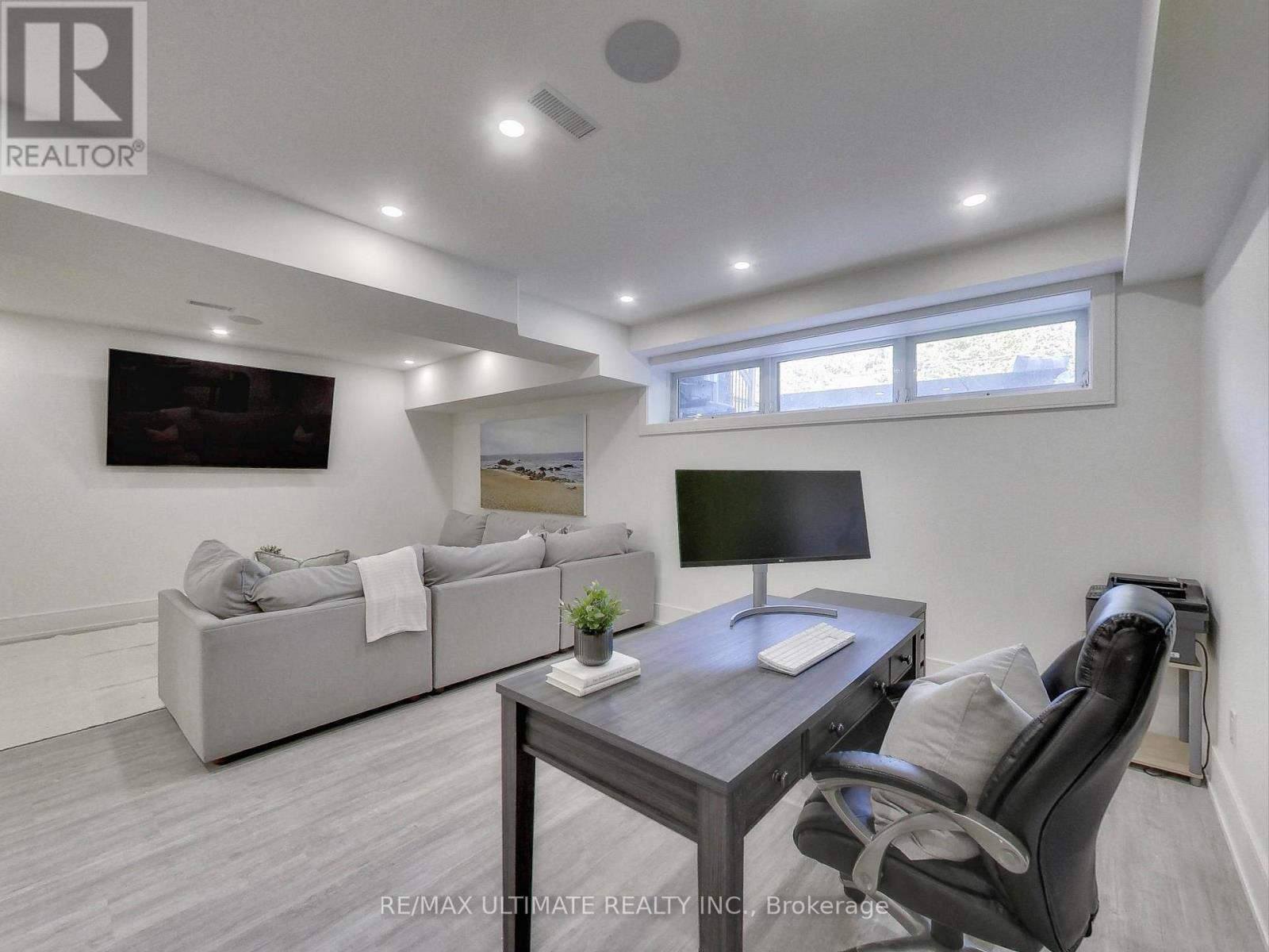 35 Fleming Crescent, Toronto, ON - Indoor