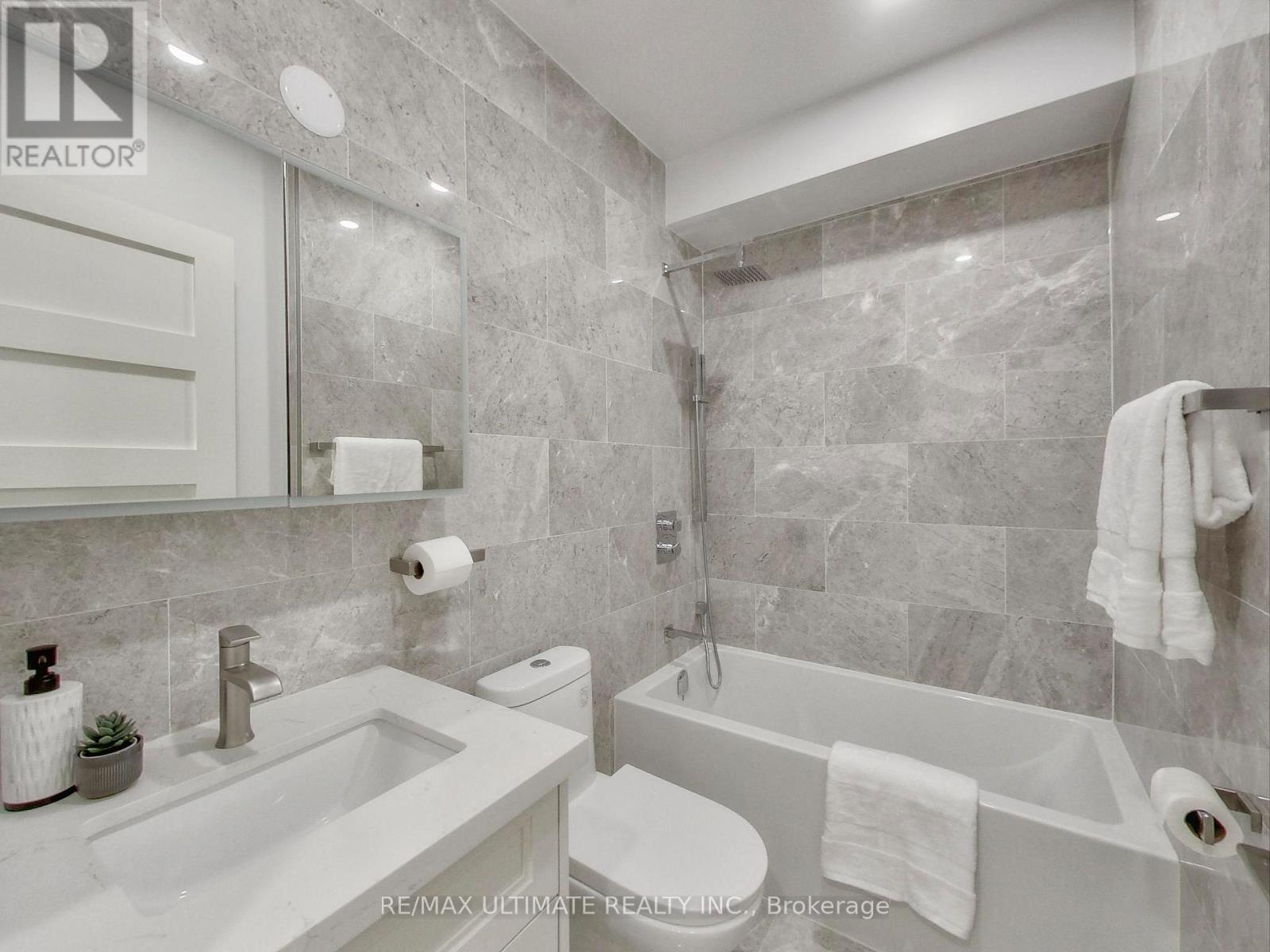 35 Fleming Crescent, Toronto, ON - Indoor Photo Showing Bathroom