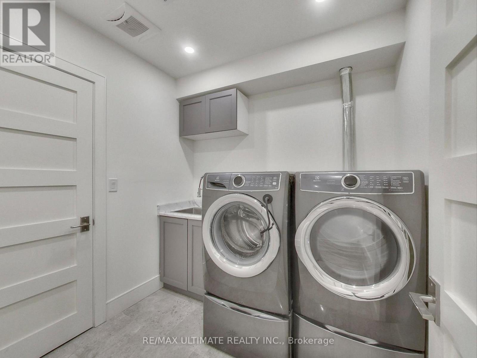 35 Fleming Crescent, Toronto, ON - Indoor Photo Showing Laundry Room