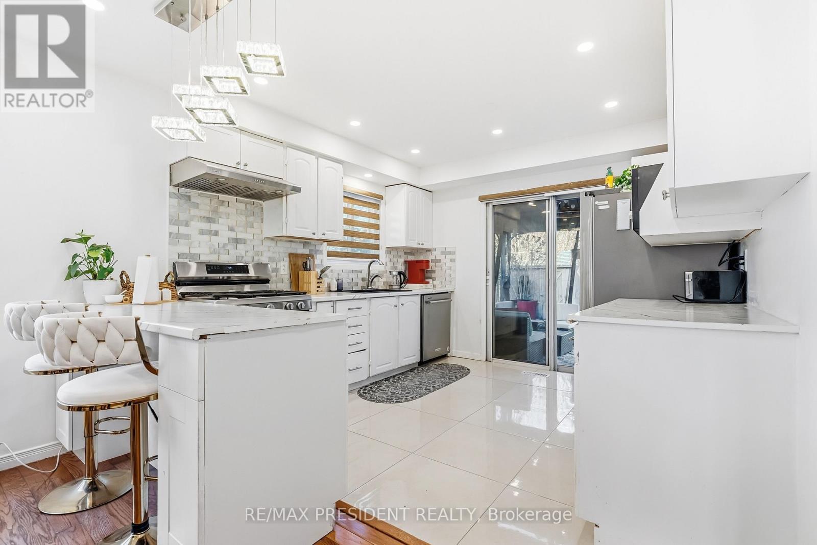 6593 Edenwood Drive, Mississauga, ON - Indoor Photo Showing Kitchen