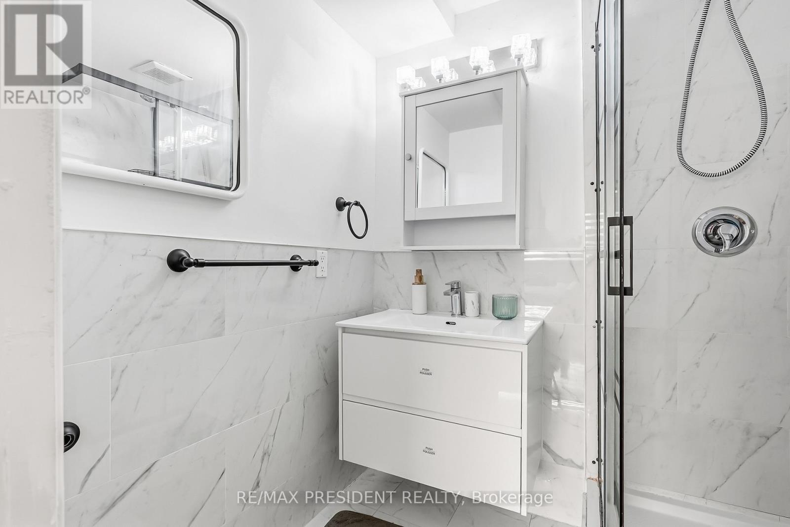 6593 Edenwood Drive, Mississauga, ON - Indoor Photo Showing Bathroom