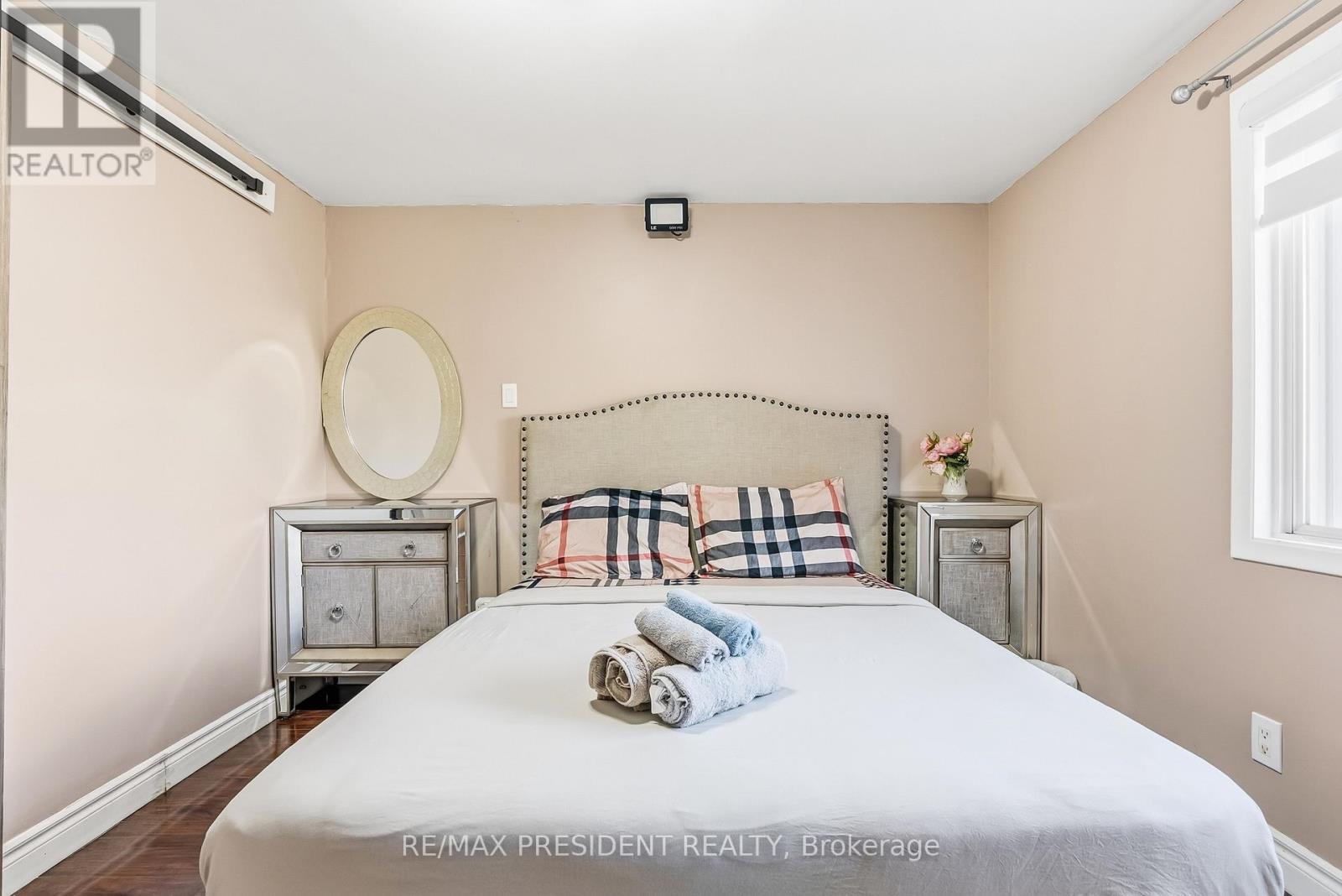 6593 Edenwood Drive, Mississauga, ON - Indoor Photo Showing Bedroom