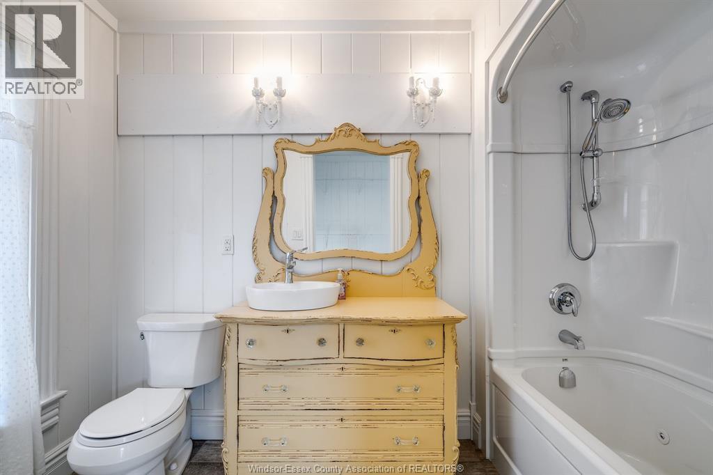 20 Division Street South, Kingsville, ON