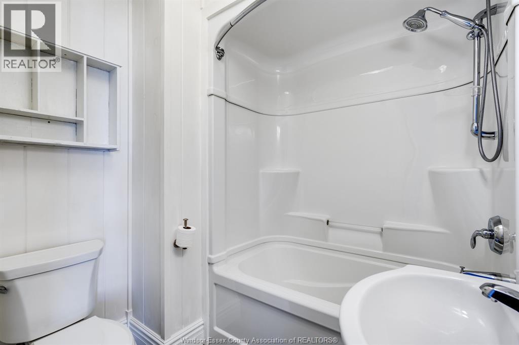 20 Division Street South, Kingsville, ON