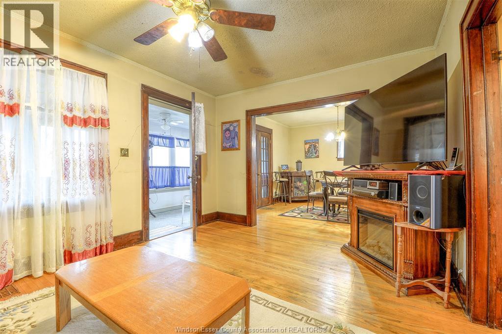 18 Montgomery, Leamington, ON - Indoor