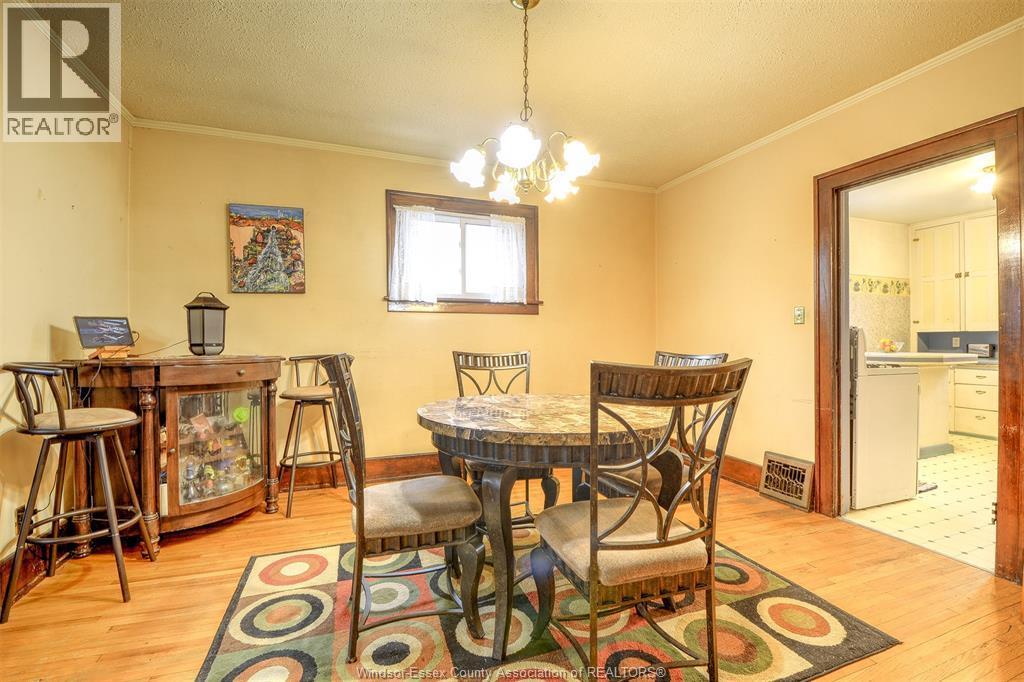 18 Montgomery, Leamington, ON - Indoor Photo Showing Dining Room