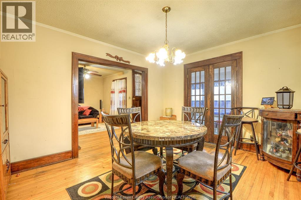18 Montgomery, Leamington, ON - Indoor Photo Showing Dining Room