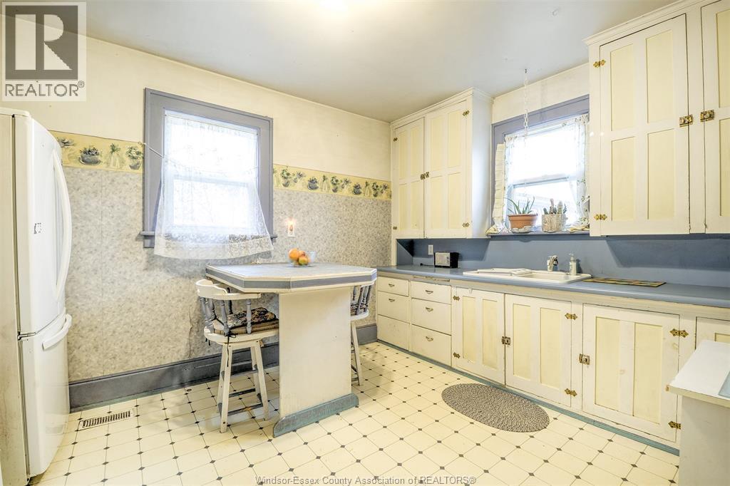 18 Montgomery, Leamington, ON - Indoor