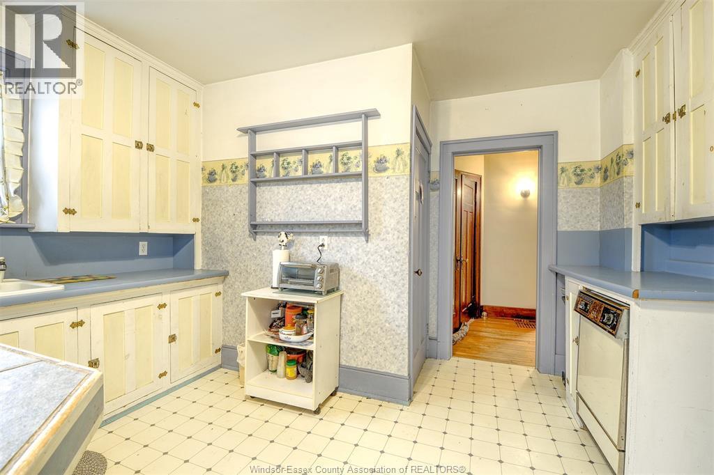 18 Montgomery, Leamington, ON - Indoor