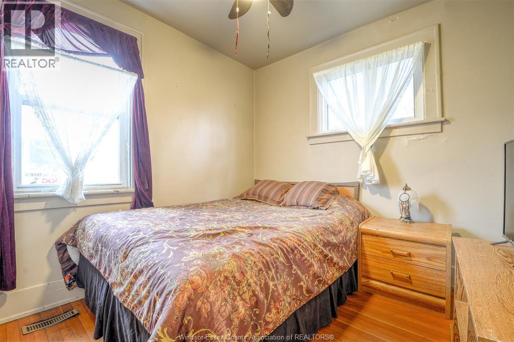 18 Montgomery, Leamington, ON - Indoor Photo Showing Bedroom